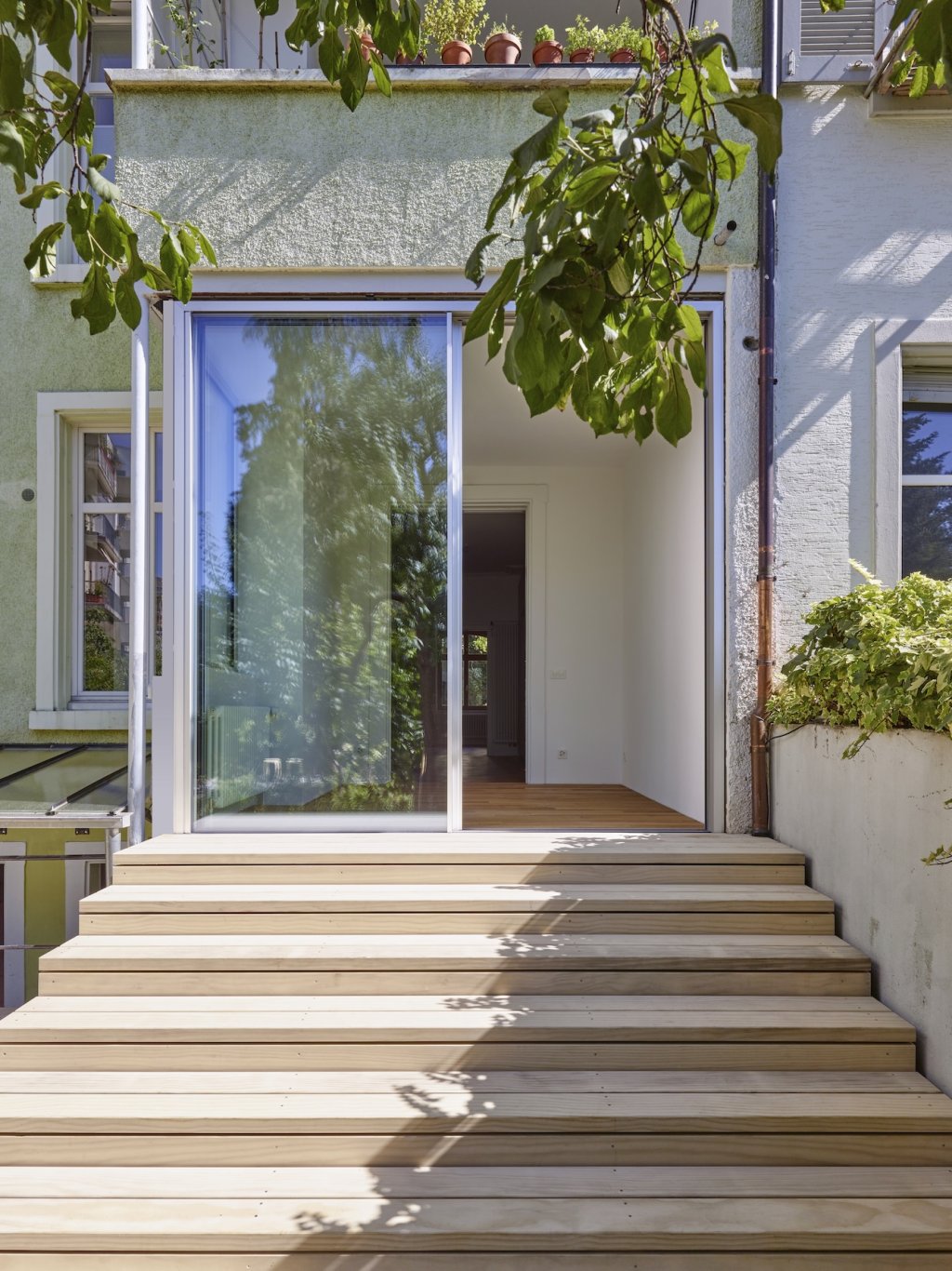 frameless glass windows from the garden