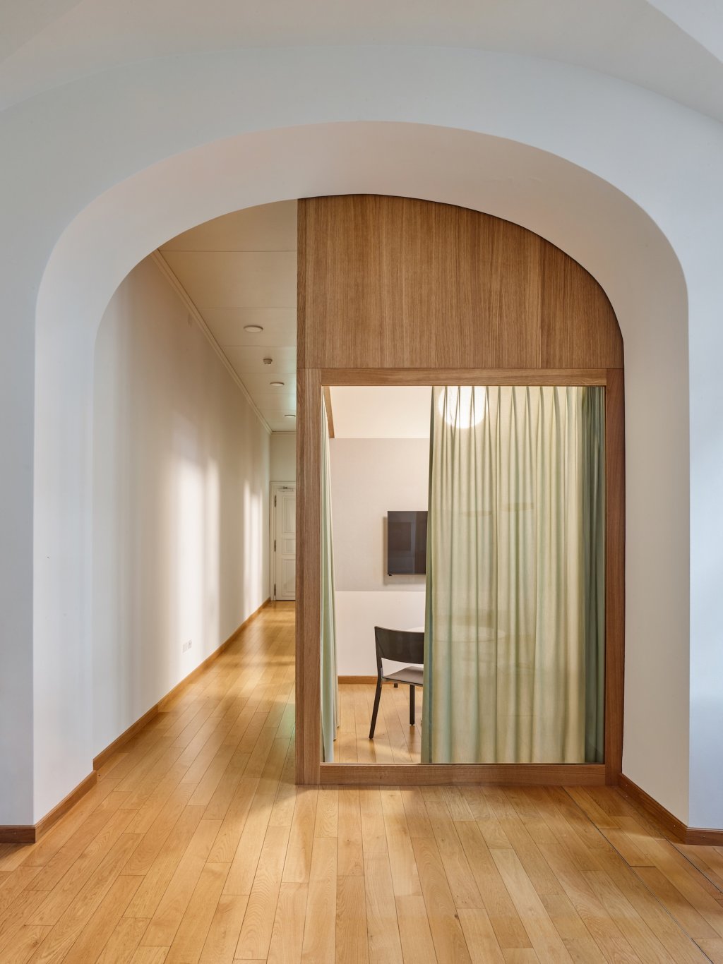 Blaue und Weisse Haus Büroausbau Sitzungszimmer